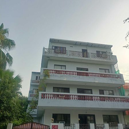 Oyo Metro View Residency Near Snow World Hotel Noida Kültér fotó