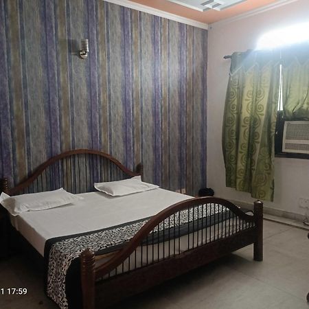 Oyo Metro View Residency Near Snow World Hotel Noida Kültér fotó