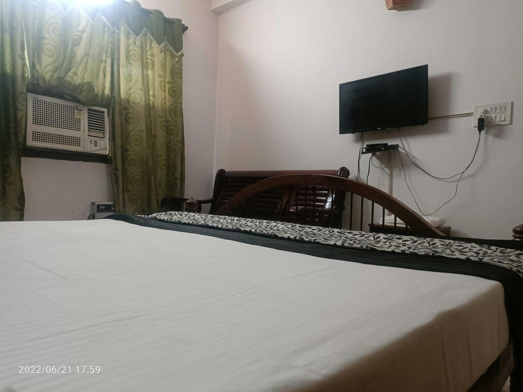 Oyo Metro View Residency Near Snow World Hotel Noida Kültér fotó