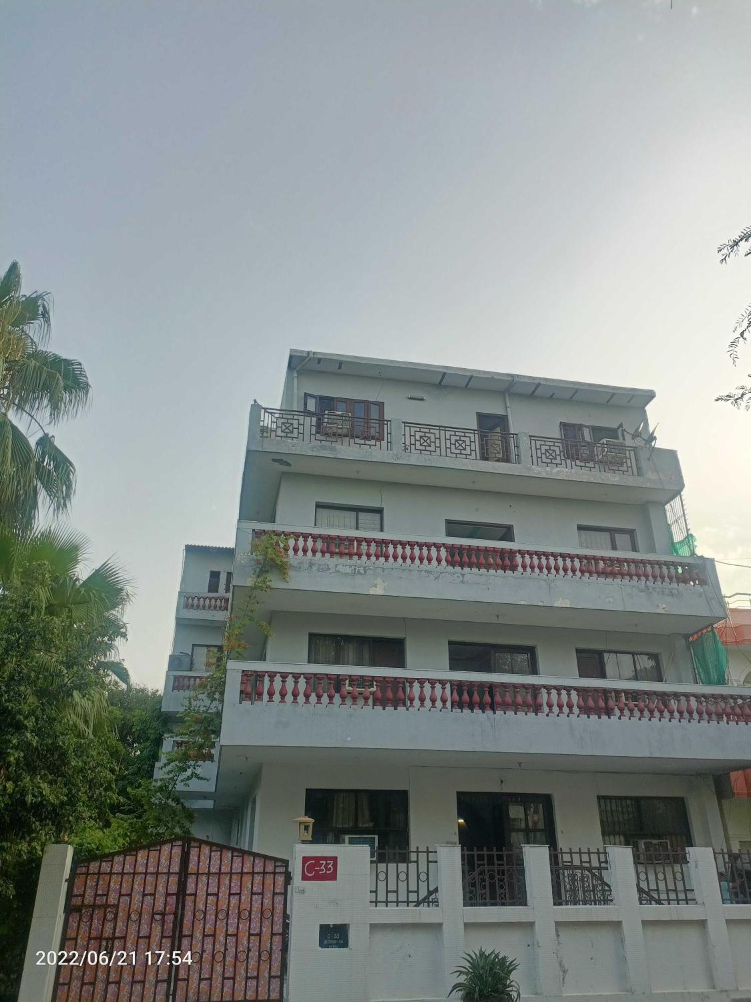 Oyo Metro View Residency Near Snow World Hotel Noida Kültér fotó