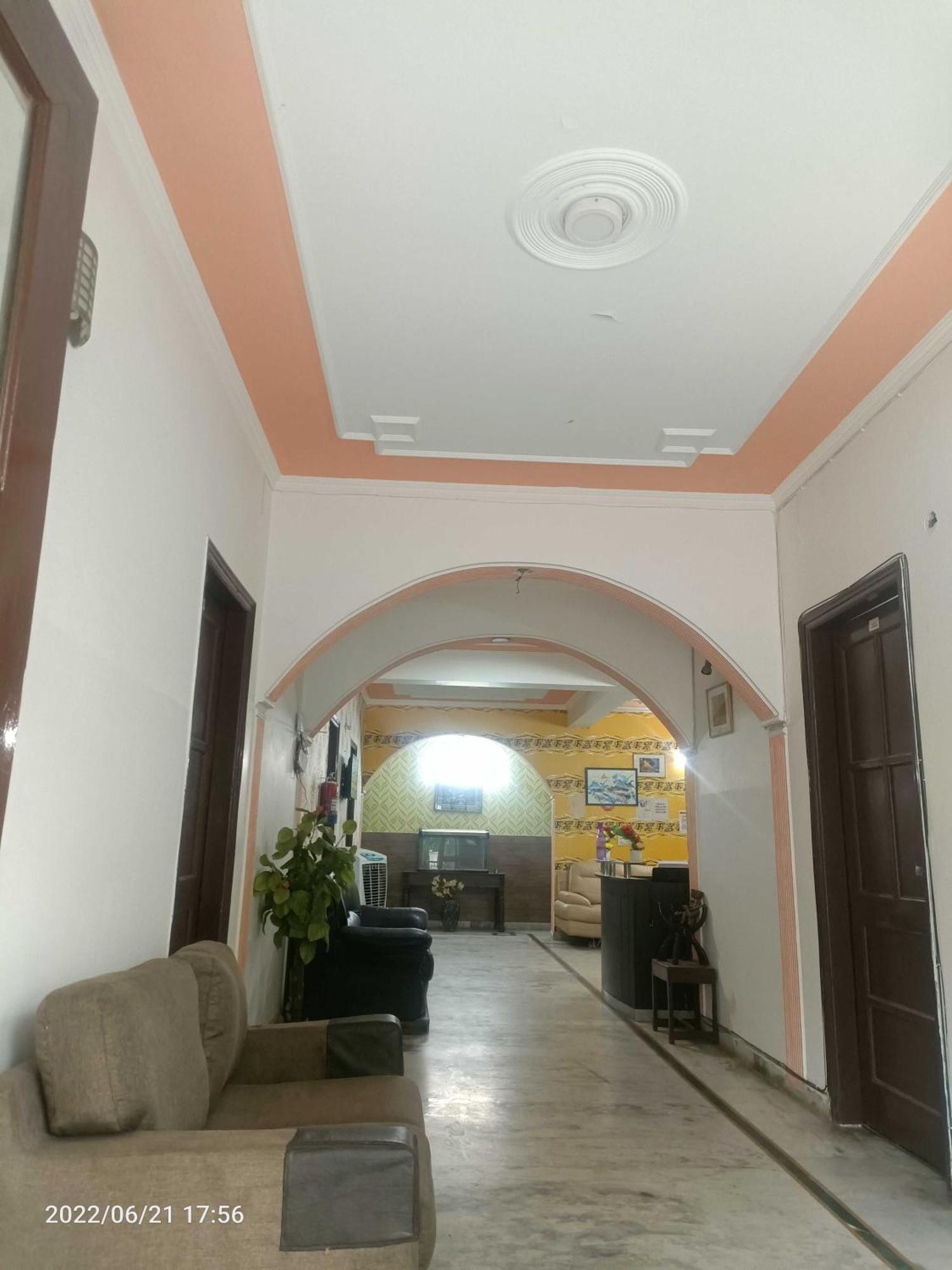 Oyo Metro View Residency Near Snow World Hotel Noida Kültér fotó