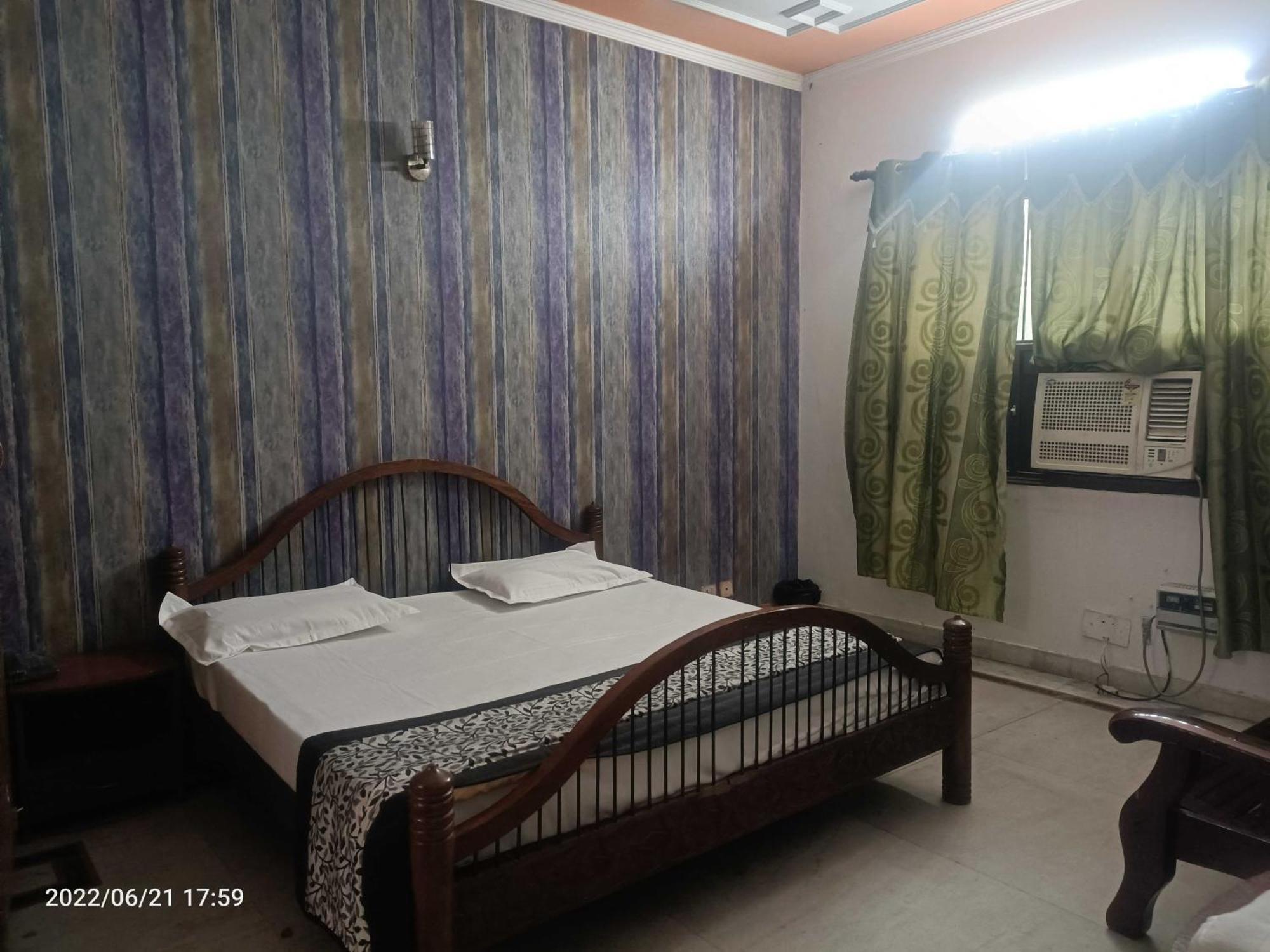 Oyo Metro View Residency Near Snow World Hotel Noida Kültér fotó