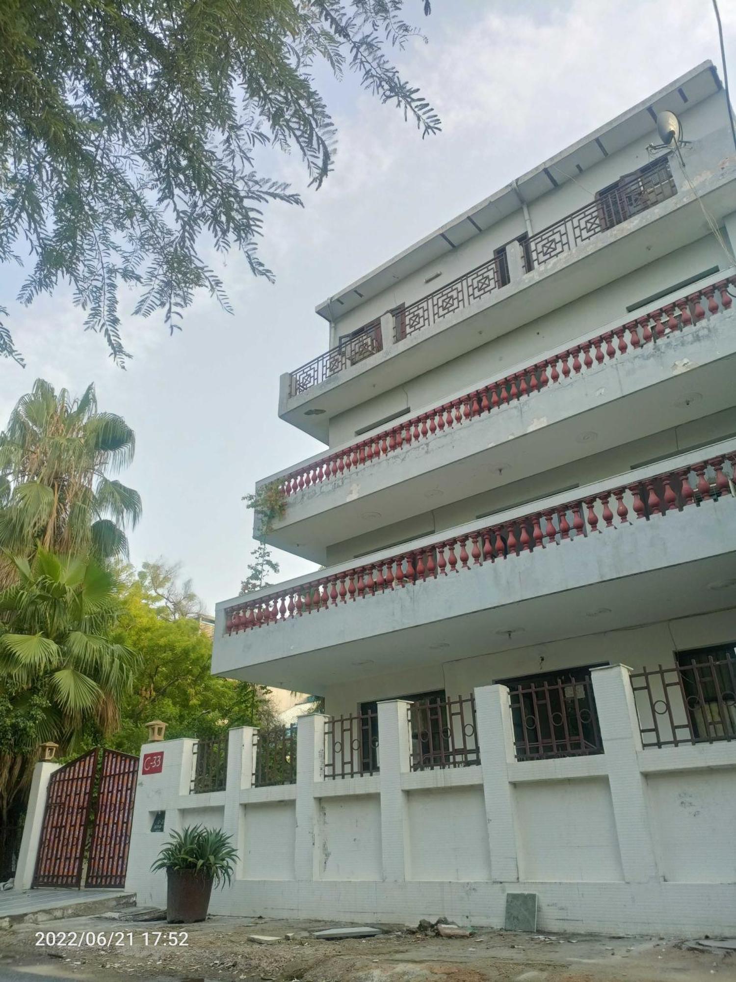 Oyo Metro View Residency Near Snow World Hotel Noida Kültér fotó