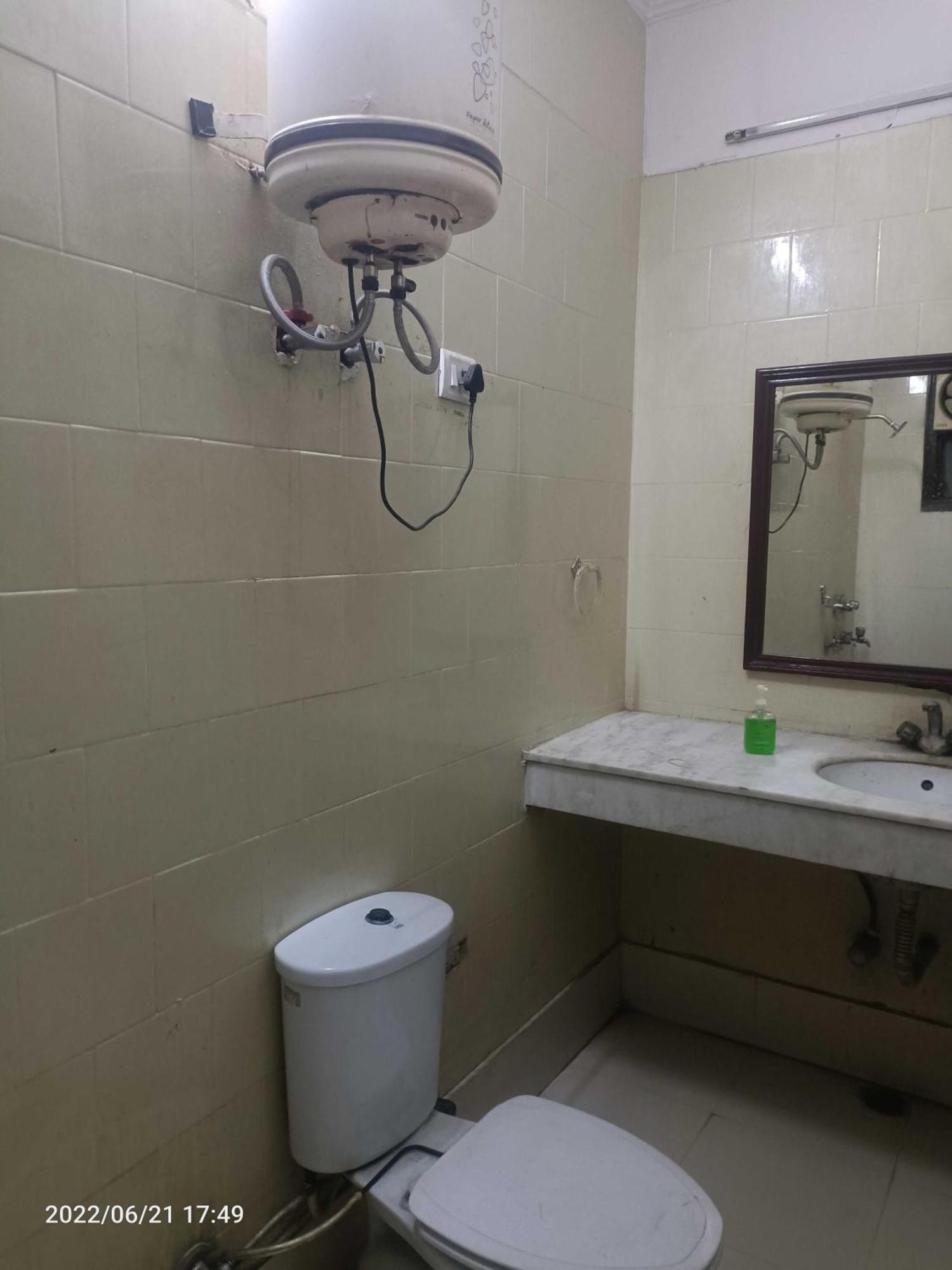 Oyo Metro View Residency Near Snow World Hotel Noida Kültér fotó