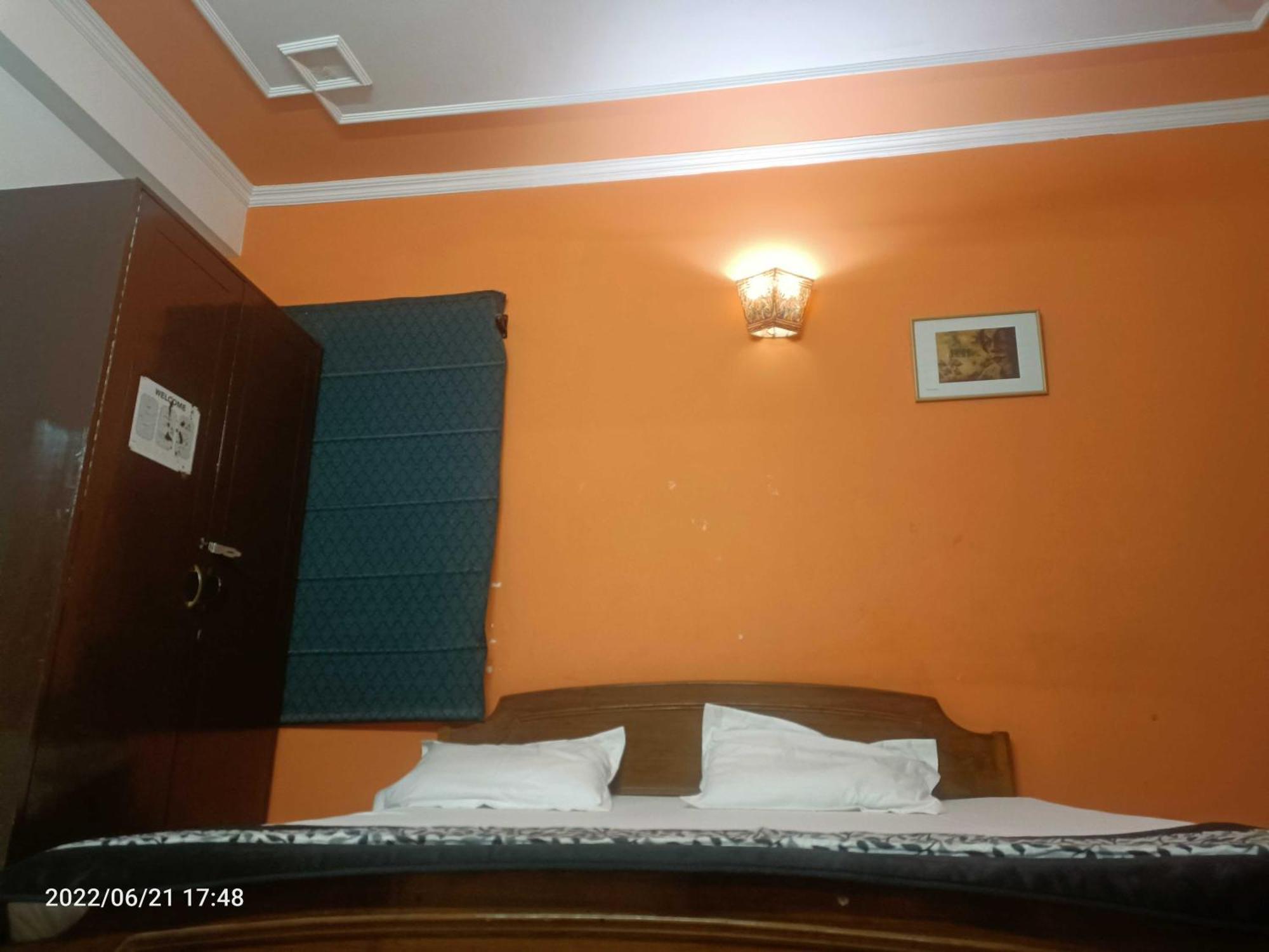 Oyo Metro View Residency Near Snow World Hotel Noida Kültér fotó