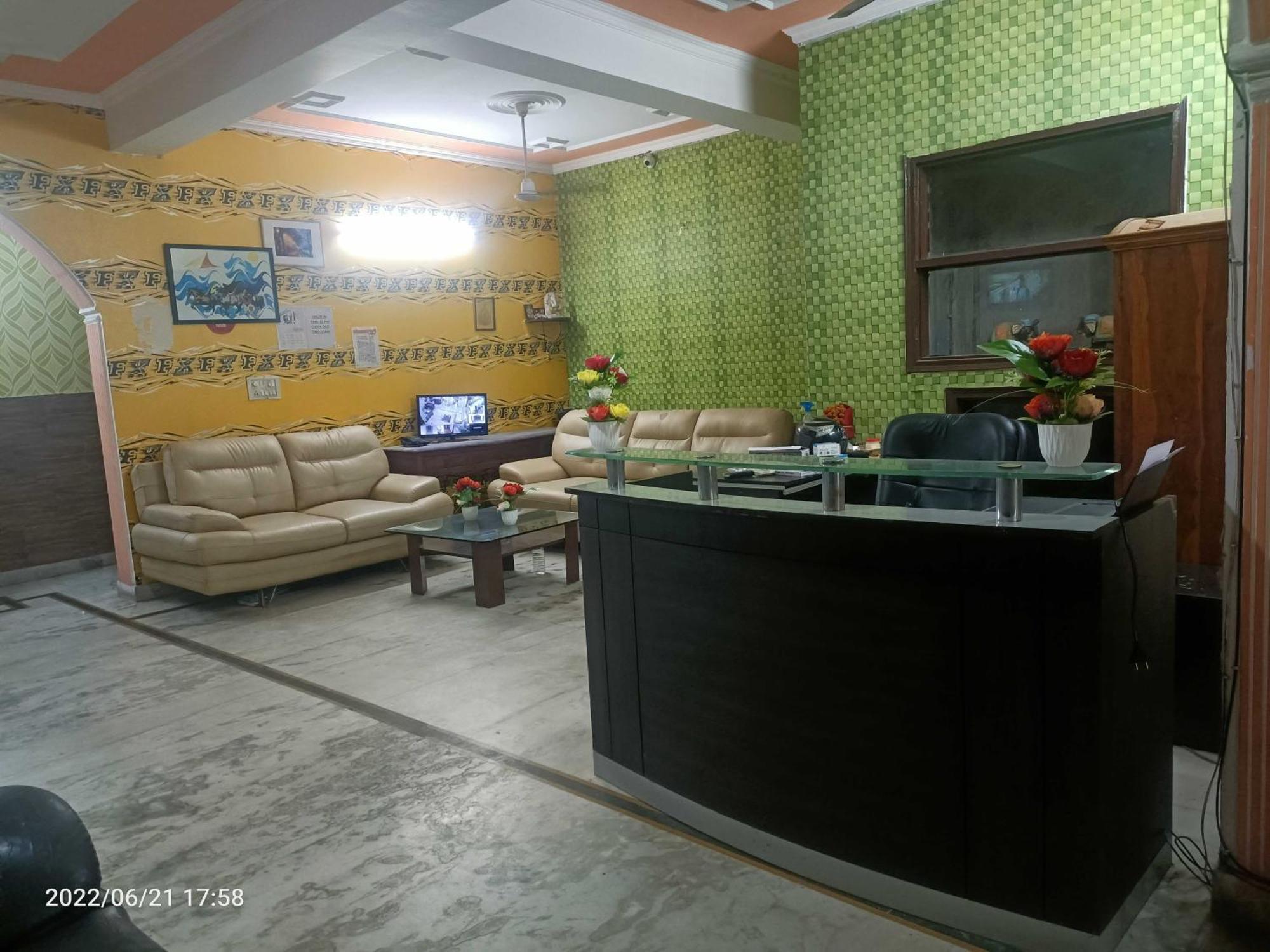 Oyo Metro View Residency Near Snow World Hotel Noida Kültér fotó